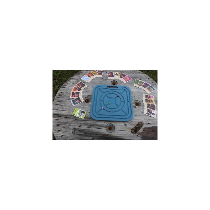 le Minotaure, retrouvez avec ce jeu le légende du minotaure. Un labyrinthe, 10 prisonniers, 1 minotaure.